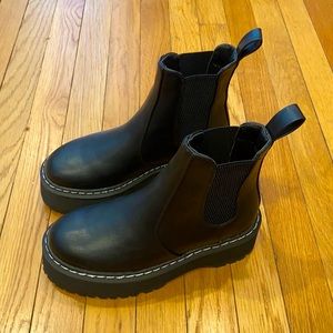 Platform Chelsea boots